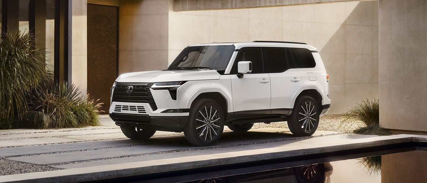 Lexus GX 550 Luxury  shown in Eminent White Pearl.
