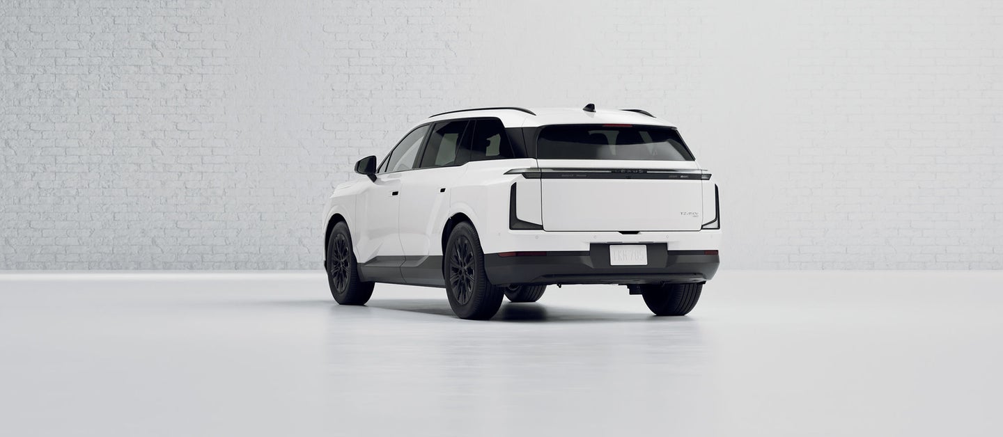 لكزس TZ 450e Premium بلون Ultra White من منظور خارجي رقم 8 في العرض الرسمي بزاوية 360 درجة