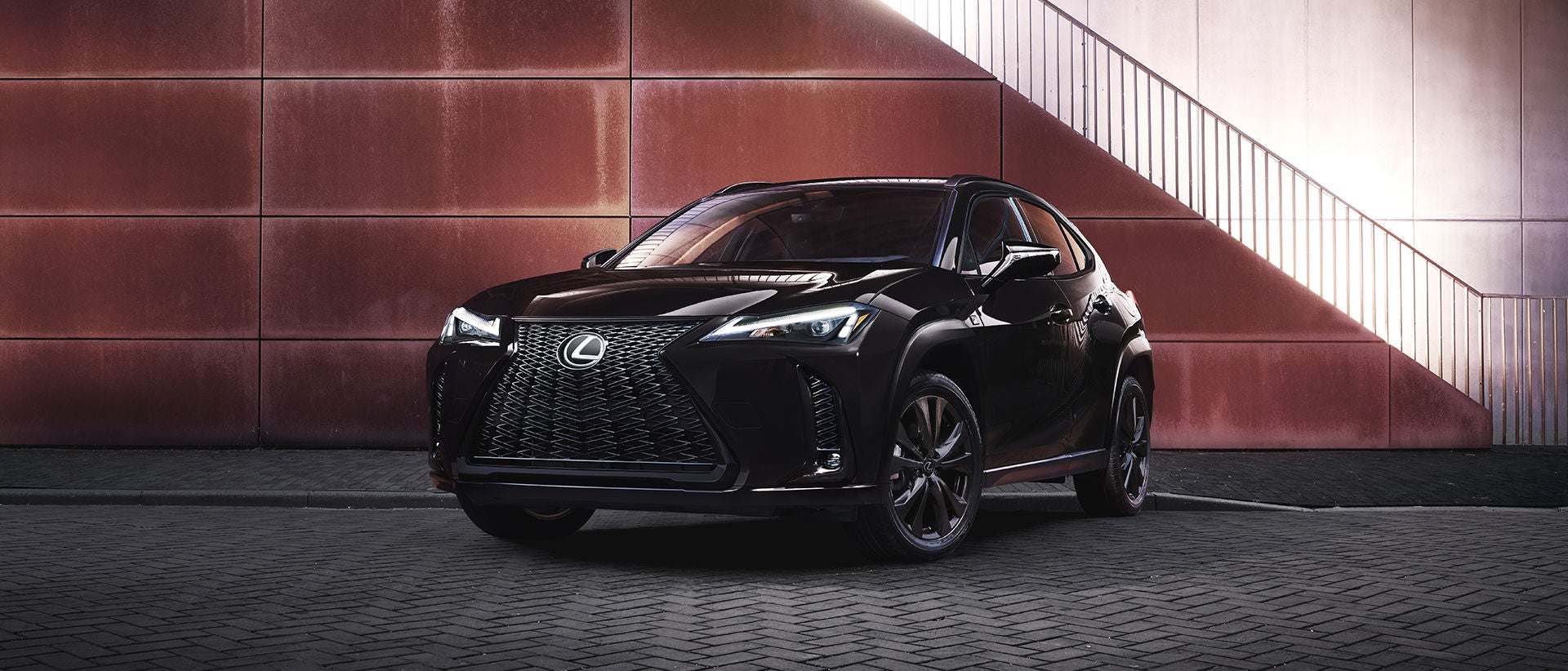UX 300h F SPORT Handling shown in Obsidian.